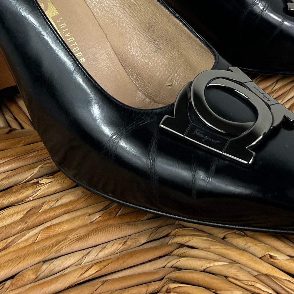 Vintage Salvatore Ferragamo Iconic Logo Heels Sz 7 1/2 - Picture 5 of 13